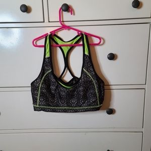 New Avia sports bra with pocket